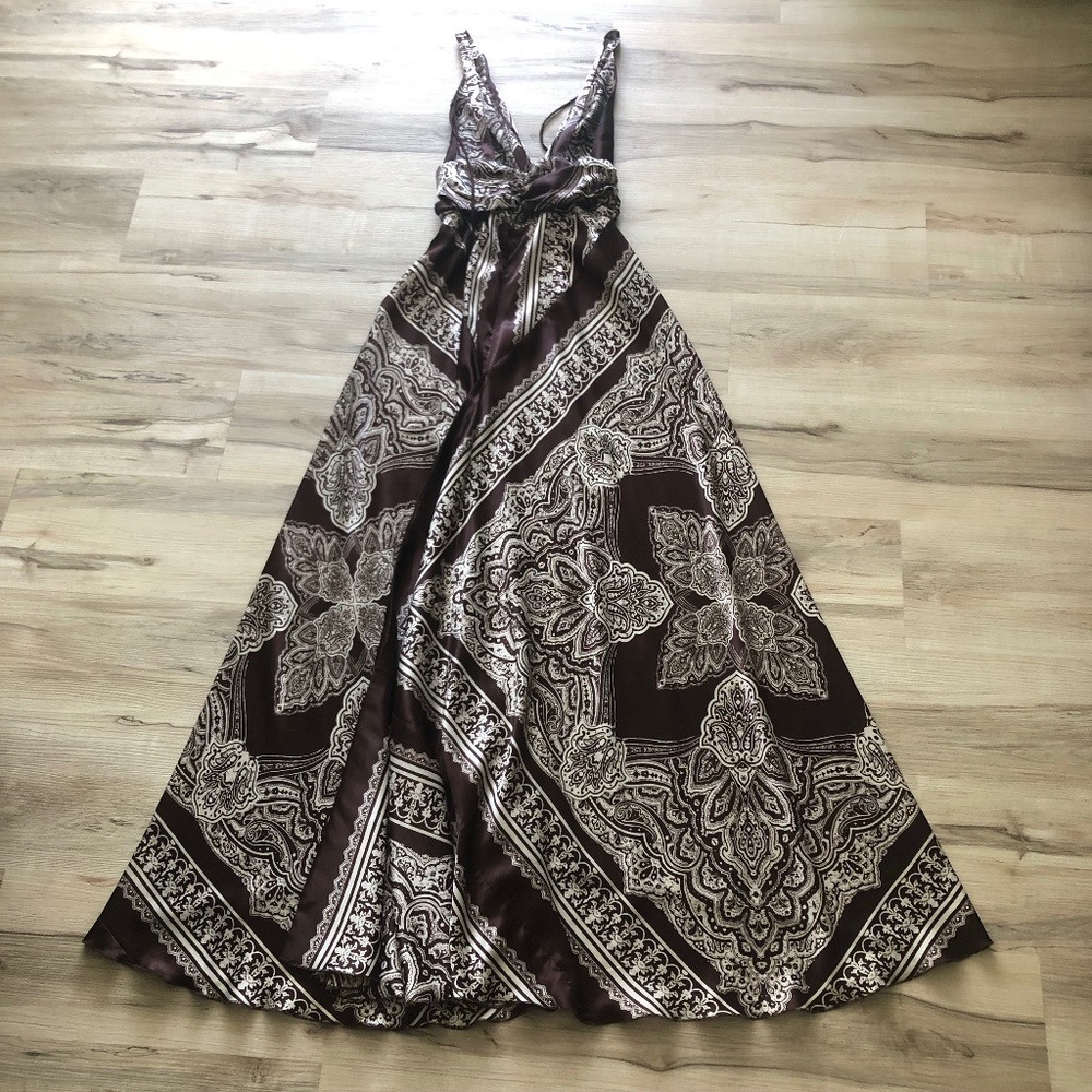 Le chateau medium Floor Length Silky Dress